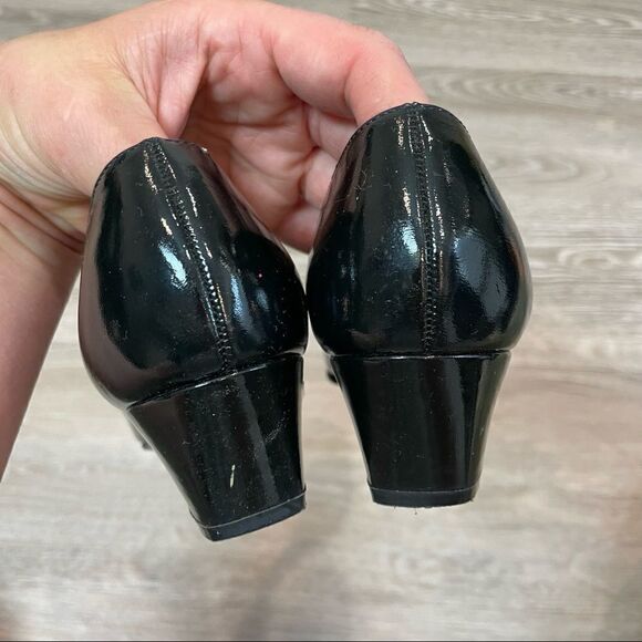 Bally of Switzerland Patent Leather Pumps - Picture 4 of 13